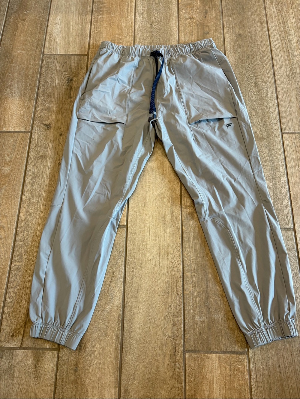Fabletics "The One" joggers Light Gray Men's Performance Jogger Pants Large